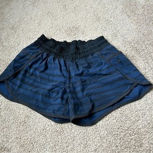 Lululemon Tracker Short Size 4, Navy and Black